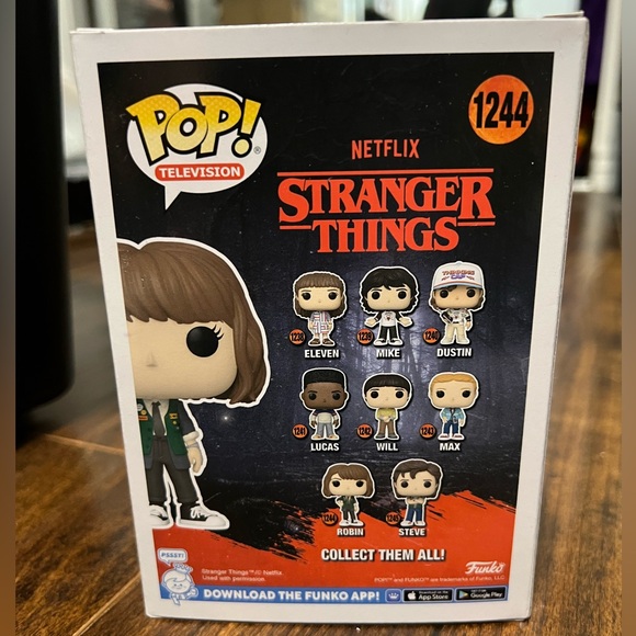 Funko Pop! TV: Stranger Things - Robin Vinyl Figure - Picture 3 of 6